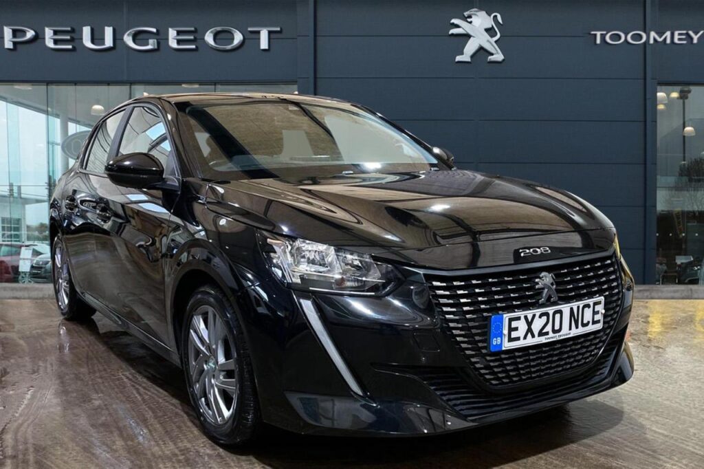 PEUGEOT-208-468465_1