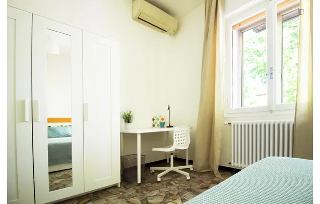 https___cdn-static-new.uniplaces.com_property-photos_83aa3aab76e67cc35a90498bbbaf73d70ad4eeb8835ad39f7d8015a78c7ca6a5_x-large