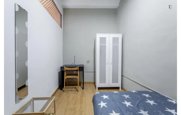 https___cdn-static-new.uniplaces.com_property-photos_af40d9f3017dfe9f91e0cdd9fc5fc01adcb2c81c54073941165355960044eec1_x-large