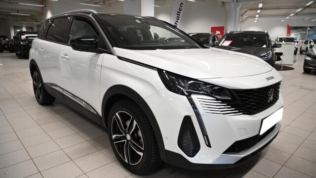 Продам дешево 2023 Peugeot 5008
