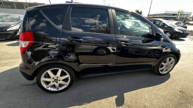Продам дешево мерседес тому хто цінує (2010 Mercedes Benz A-Class 180)